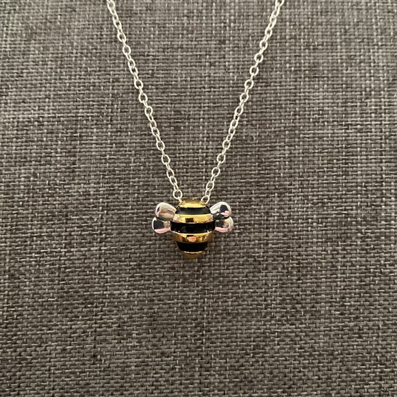 Bzzzz!🐝 Sweet bumble bee slide pendant in two tone. Measures 17 1/2 or 19 1/2. - Picture 6 of 6